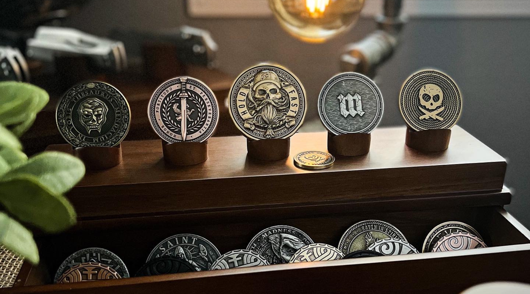 Reasons to gift a coin holder to service personnel 